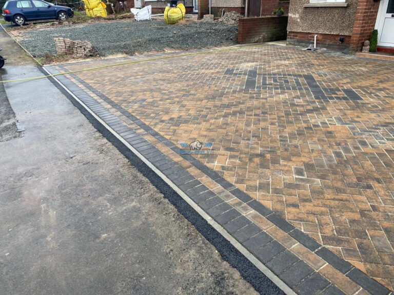 Bracken Paved Driveway with Charcoal Border and Pattern in Mostyn