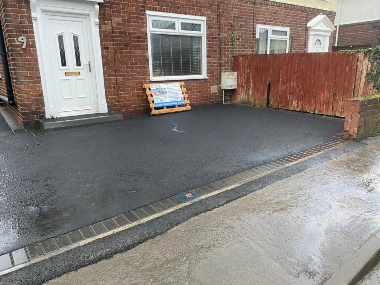 Tarmac Driveway with Charcoal Edging in Mold, Flintshire